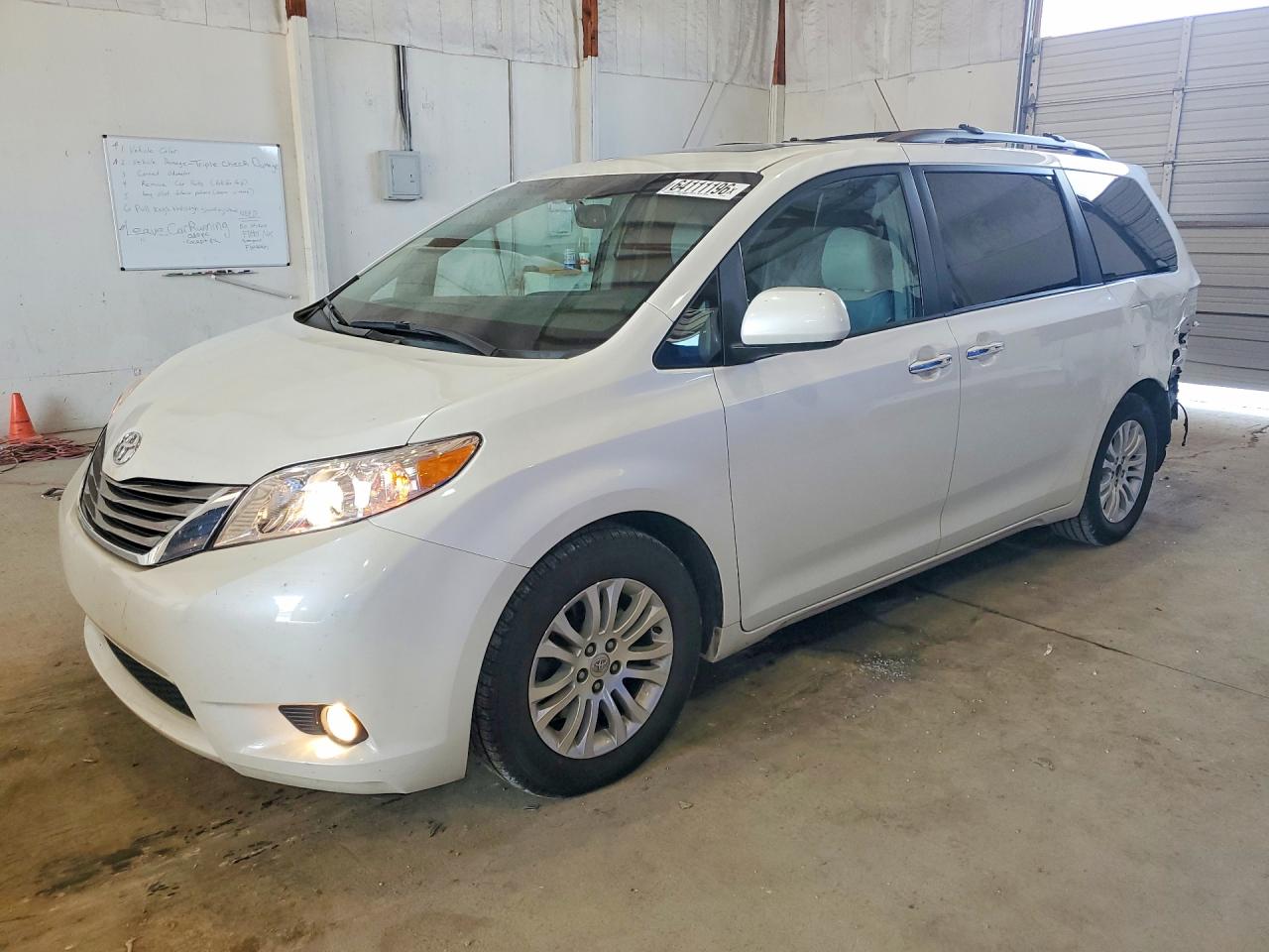 2015 TOYOTA SIENNA