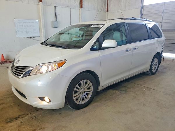 2015 TOYOTA SIENNA