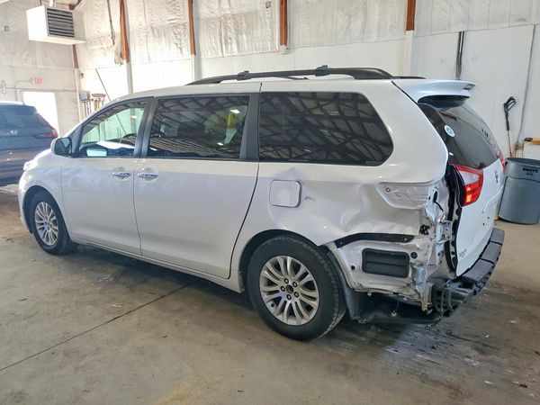 2015 TOYOTA SIENNA
