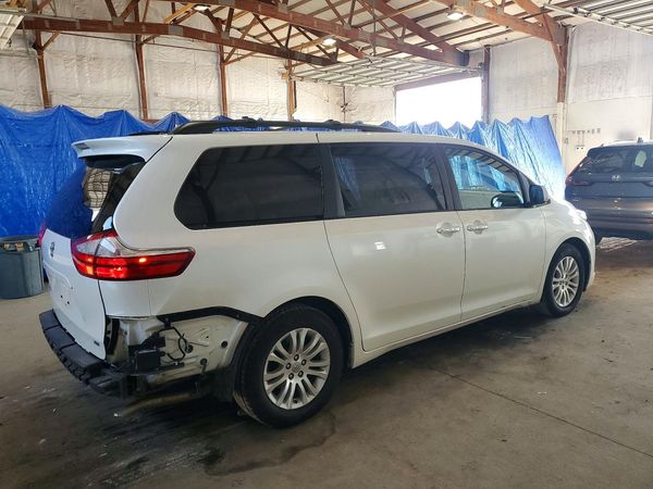 2015 TOYOTA SIENNA