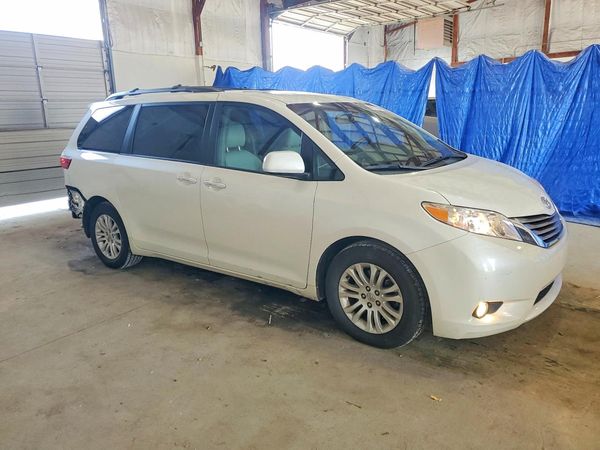 2015 TOYOTA SIENNA