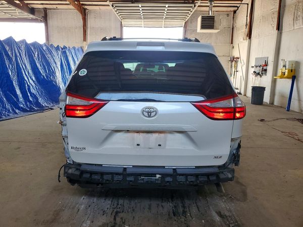 2015 TOYOTA SIENNA