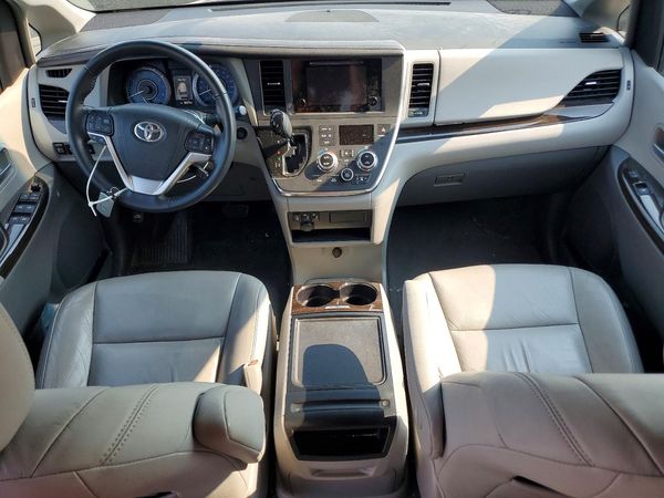 2015 TOYOTA SIENNA
