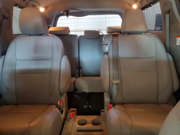 2015 TOYOTA SIENNA