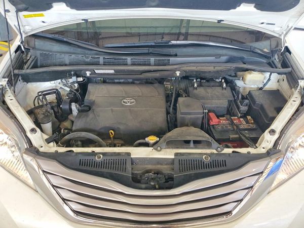 2015 TOYOTA SIENNA