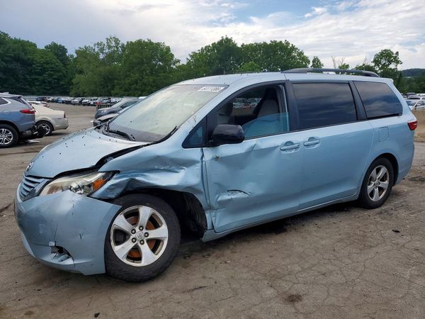 2016 TOYOTA SIENNA
