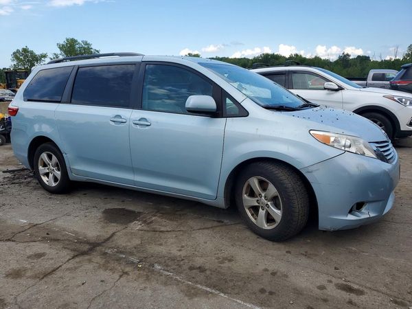 2016 TOYOTA SIENNA