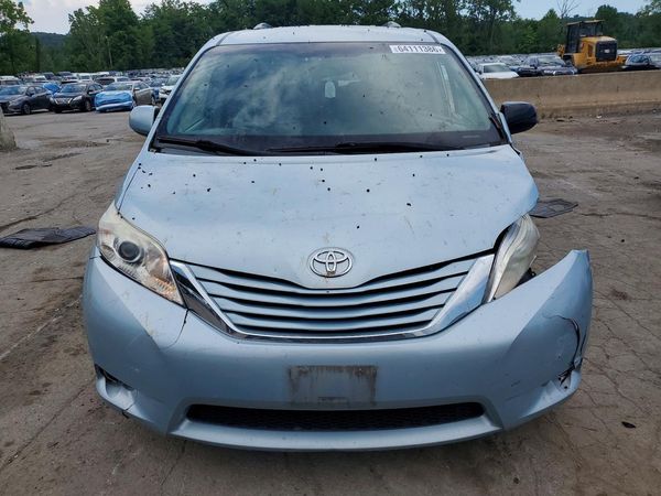 2016 TOYOTA SIENNA