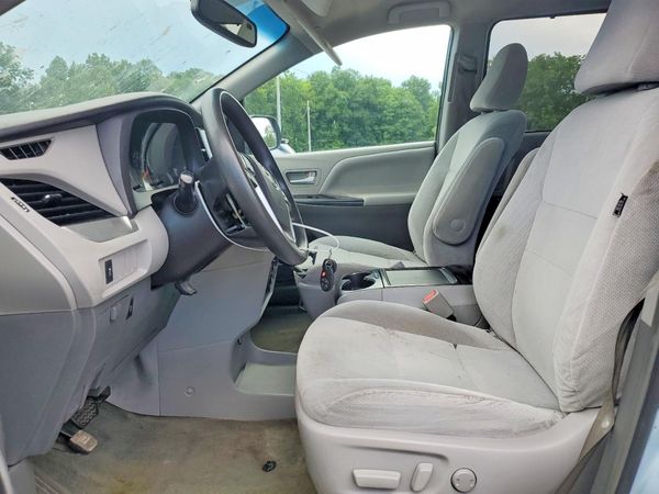 2016 TOYOTA SIENNA