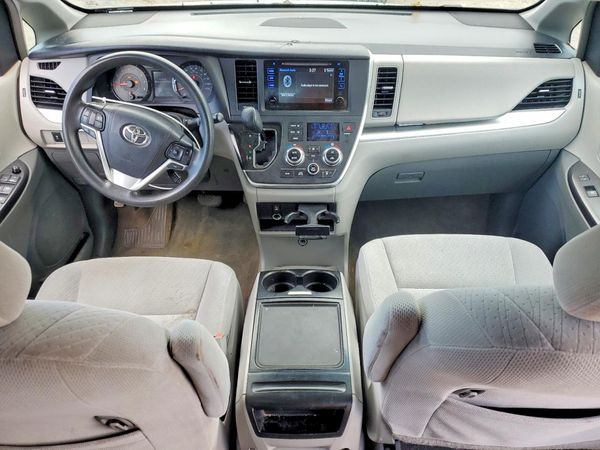2016 TOYOTA SIENNA