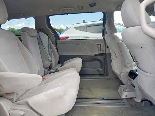 2016 TOYOTA SIENNA