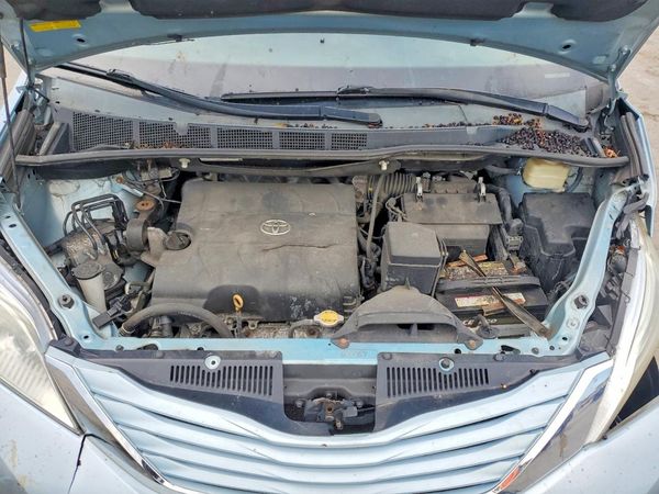 2016 TOYOTA SIENNA