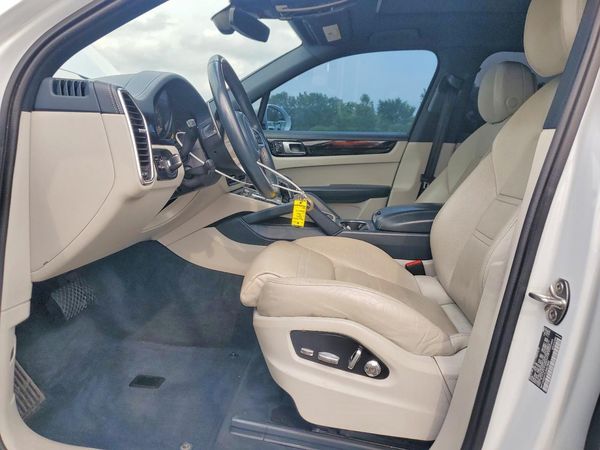 2020 PORSCHE CAYENNE