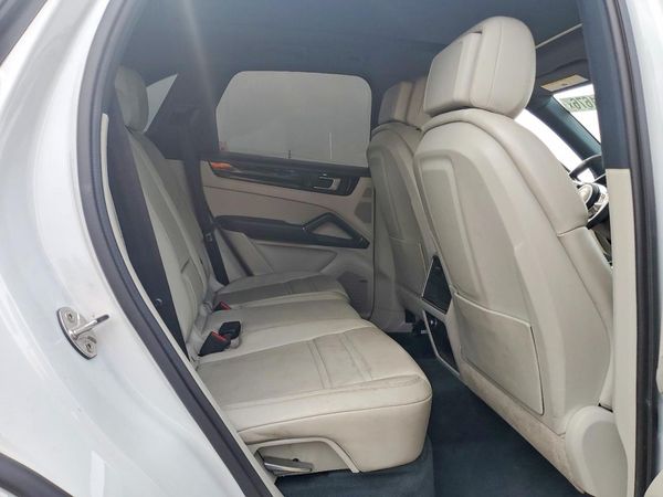 2020 PORSCHE CAYENNE