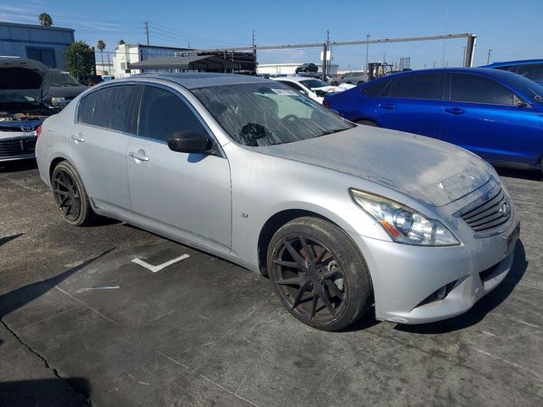 2015 INFINITI Q40