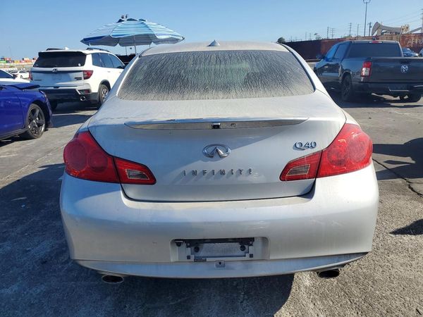 2015 INFINITI Q40