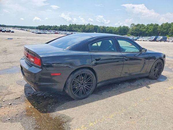 2013 DODGE CHARGER SE RWD