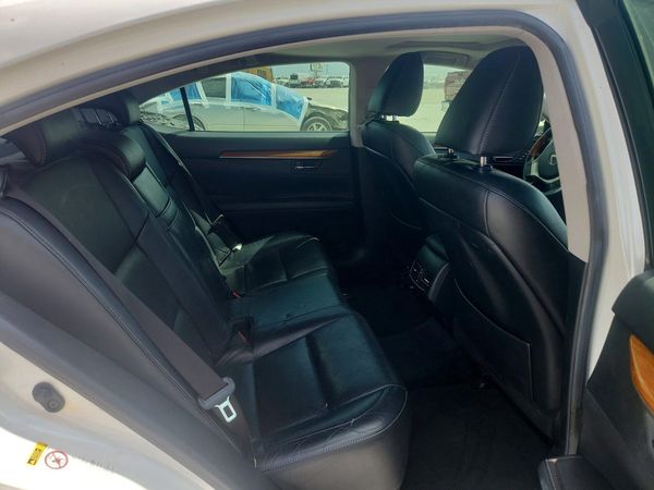 2013 LEXUS ES 300h