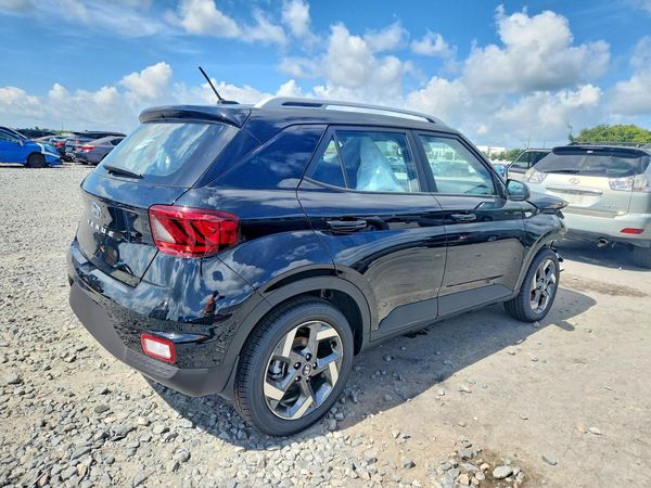 2026 HYUNDAI VENUE SEL, SEL w/ 2-Tone Roof