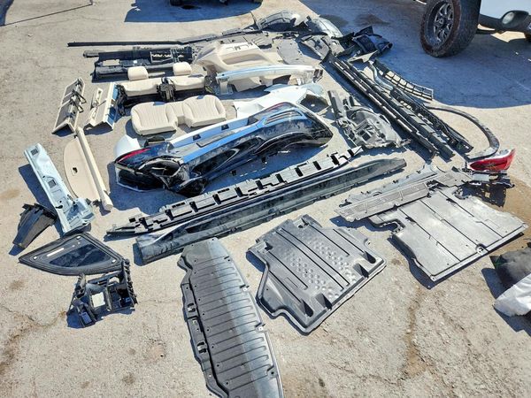 2025 MERCEDES-BENZ EQS SUV
