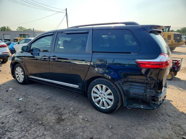 2017 TOYOTA SIENNA
