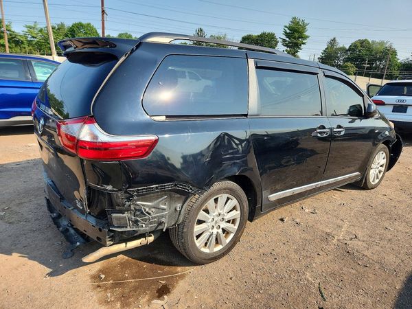 2017 TOYOTA SIENNA