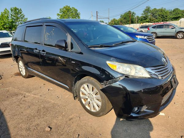 2017 TOYOTA SIENNA