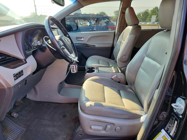 2017 TOYOTA SIENNA