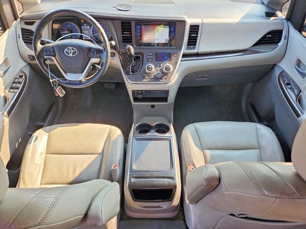 2017 TOYOTA SIENNA