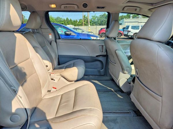 2017 TOYOTA SIENNA
