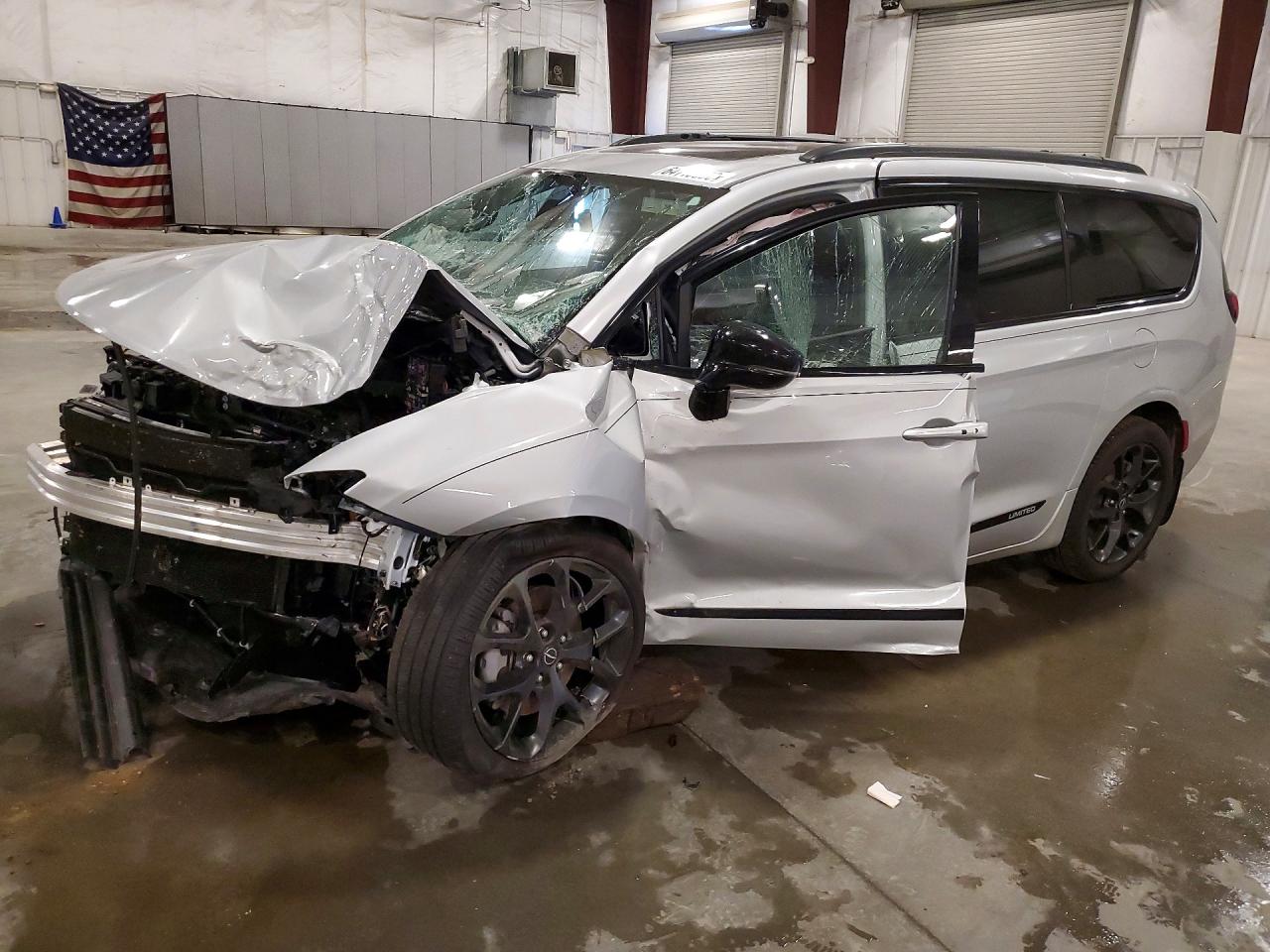 2026 CHRYSLER PACIFICA Limited — Front 3/4