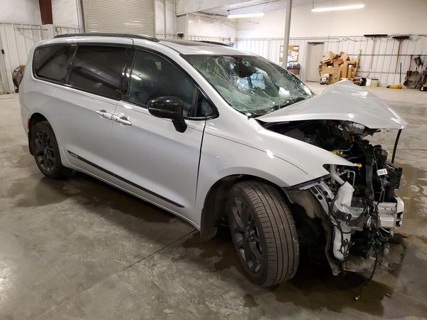2026 CHRYSLER PACIFICA Limited — Passenger 3/4