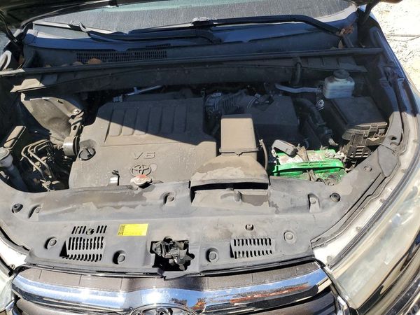 2015 TOYOTA HIGHLANDER Base/Hybrid — Engine bay