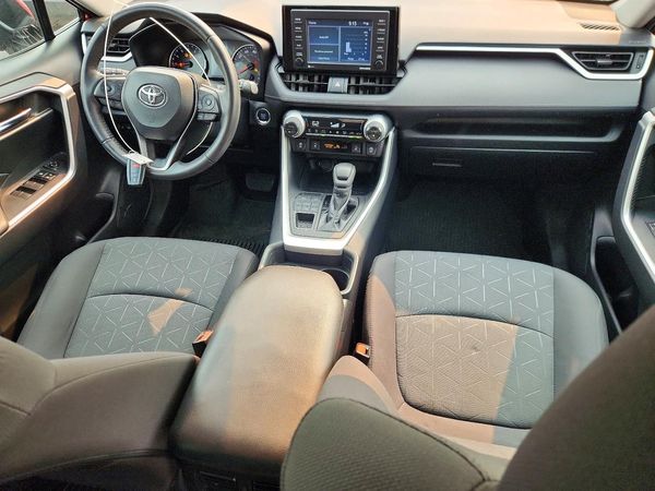 2020 TOYOTA RAV4 XLE