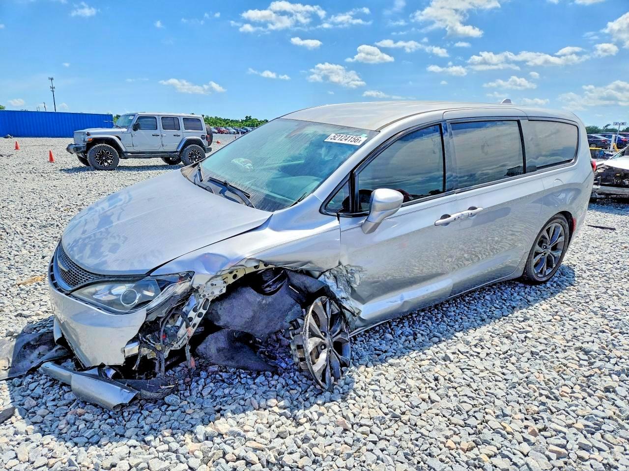 2020 CHRYSLER PACIFICA Touring