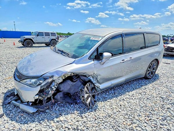 2020 CHRYSLER PACIFICA Touring