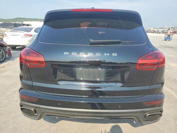 2016 PORSCHE CAYENNE