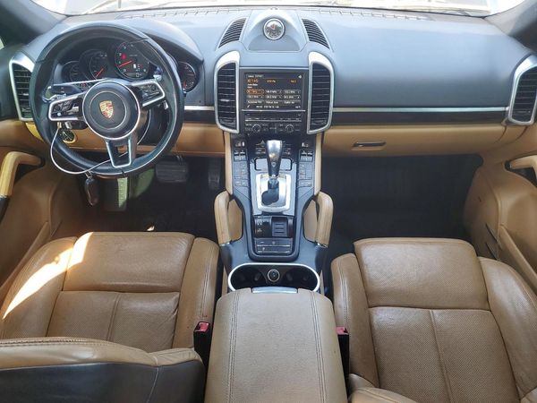 2016 PORSCHE CAYENNE