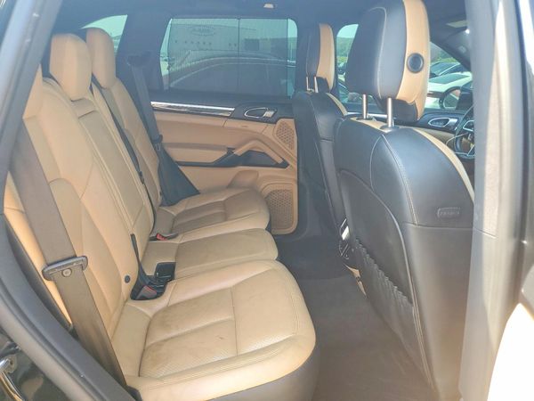 2016 PORSCHE CAYENNE