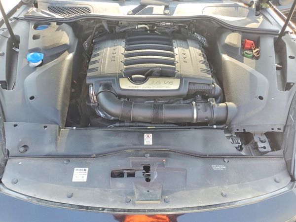 2016 PORSCHE CAYENNE