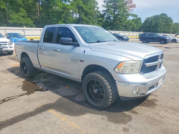 2015 RAM 1500 SLT QUAD CAB 4X2