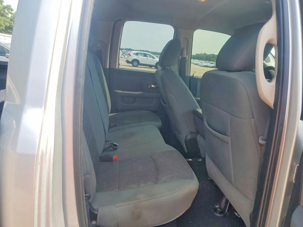 2015 RAM 1500 SLT QUAD CAB 4X2