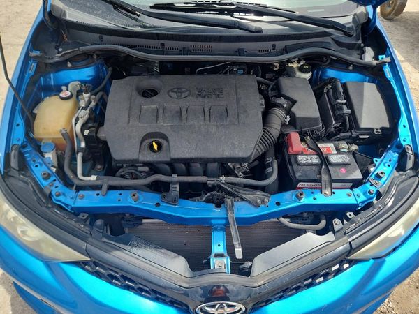 2017 TOYOTA COROLLA — Engine bay