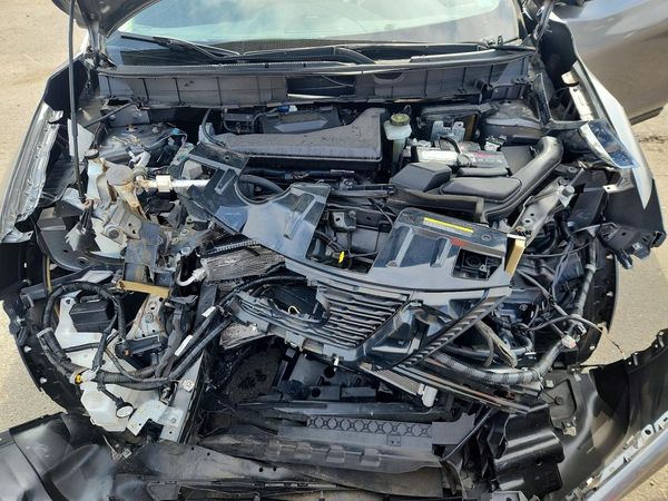2019 NISSAN ROGUE — Engine bay