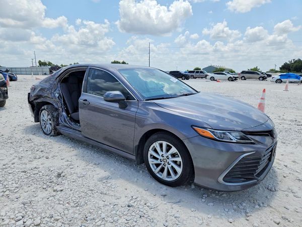 2024 TOYOTA CAMRY