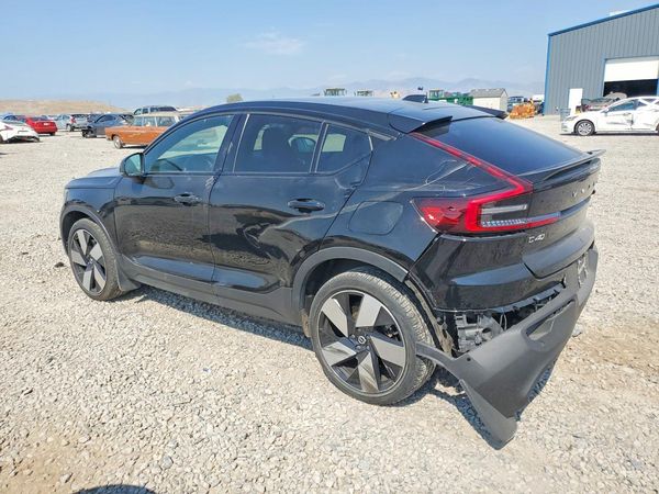 2022 VOLVO C40