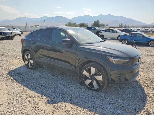 2022 VOLVO C40