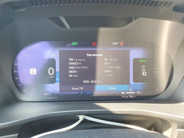 2022 VOLVO C40