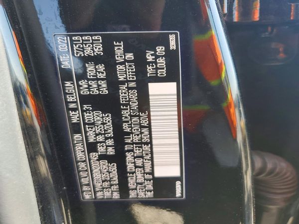 2022 VOLVO C40