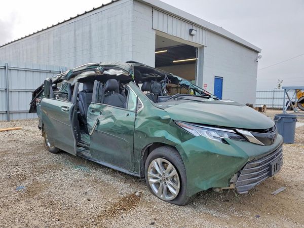 2026 TOYOTA SIENNA Limited — Passenger 3/4